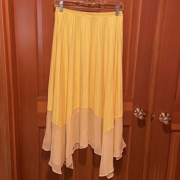 FRENCH Connection bright yellow and  light yellow pleated skirt - Picture 2 of 10